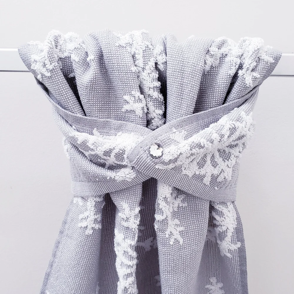 💚NEW!💚#0978-A ■White Snowflakes on Gray Hang'N'Snap Towel + CLEAR JEWEL snap🤍